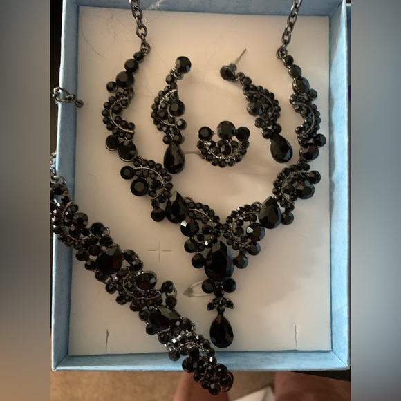 CSY Elegant Crystal Necklace Earrings Bracelet Ring Costume Jewelry Set/black - Picture 1 of 1